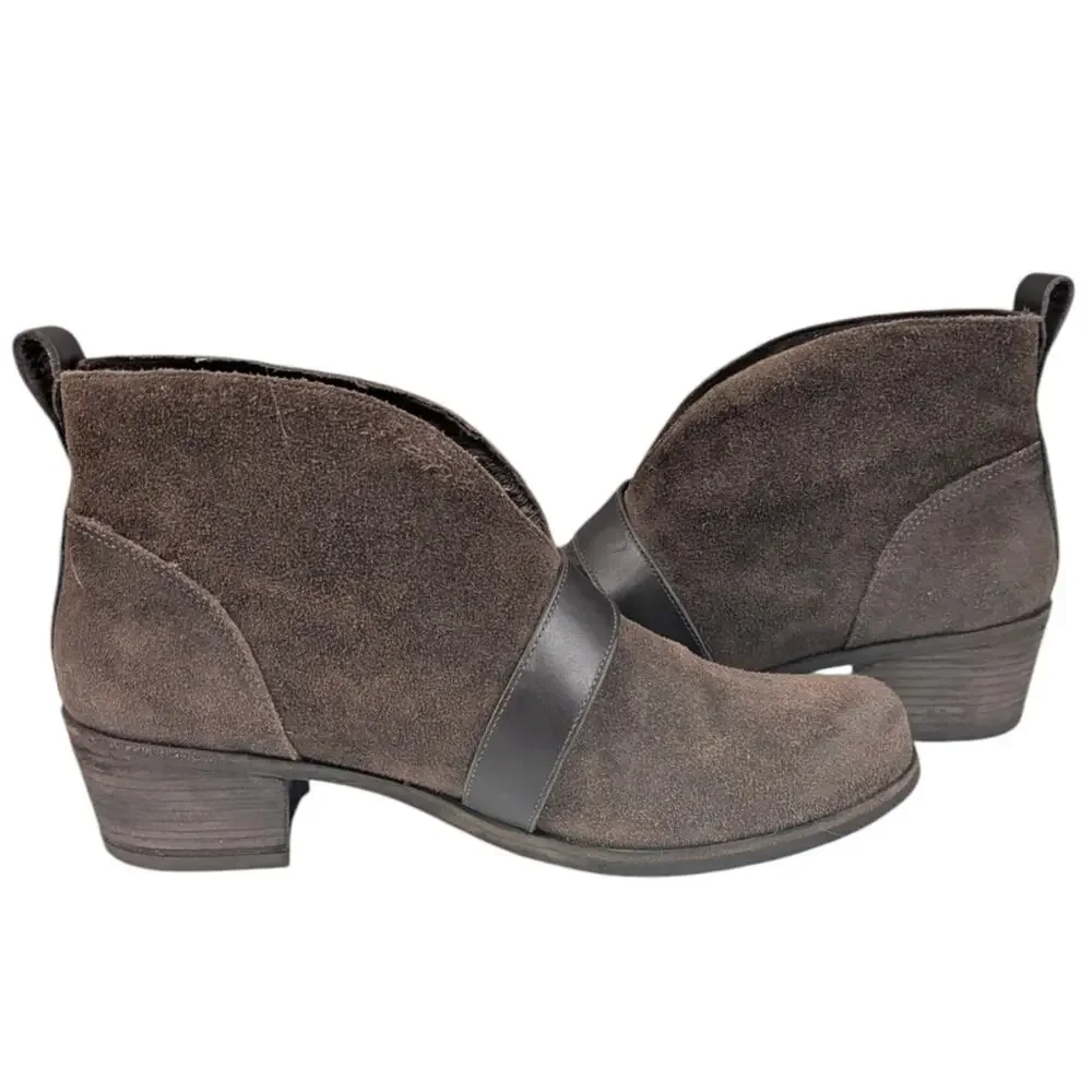 UGG Wright Belted Ankle Boots  Size 10 EUC $165   S3267